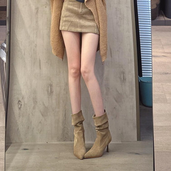 Μποτάκια μόδας με σουέ άνω μέρος, σόλα από καουτσούκ, μυτερό δάχτυλο, 6–8 εκ ύψος τακουνιού, ψηλός σωλήνας