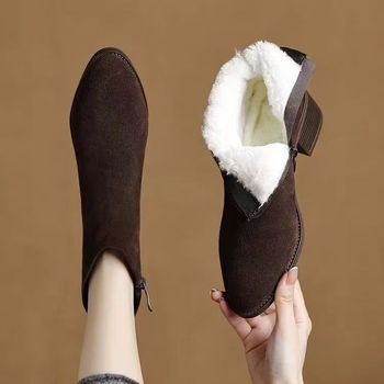 Γυναικεία μποτάκια από σουέτ σε ρετρό στυλ με στρογγυλή μύτη, φαρδύ τακούνι ύψους 3–5 cm, πλαϊνό φερμουάρ, σόλα από καουτσούκ