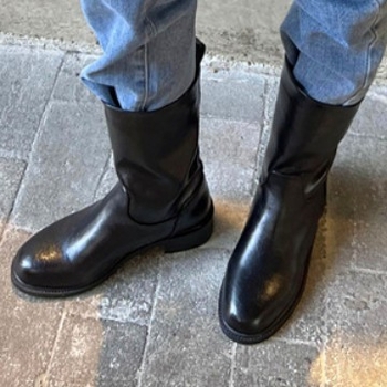 Μπότες ιπποτών – στρογγυλή μύτη; μεσαίο ύψος τακουνιού 3–5 εκ.; παχύ τακούνι; μεσαίο μήκος γάμπας; καουτσούκ σόλα