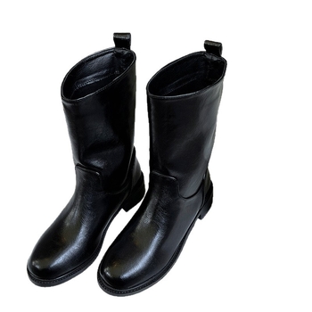 Μπότες ιπποτών – στρογγυλή μύτη; μεσαίο ύψος τακουνιού 3–5 εκ.; παχύ τακούνι; μεσαίο μήκος γάμπας; καουτσούκ σόλα