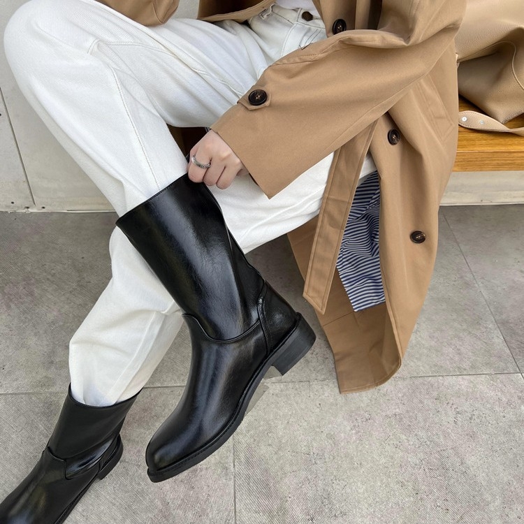 Μπότες ιπποτών – στρογγυλή μύτη; μεσαίο ύψος τακουνιού 3–5 εκ.; παχύ τακούνι; μεσαίο μήκος γάμπας; καουτσούκ σόλα