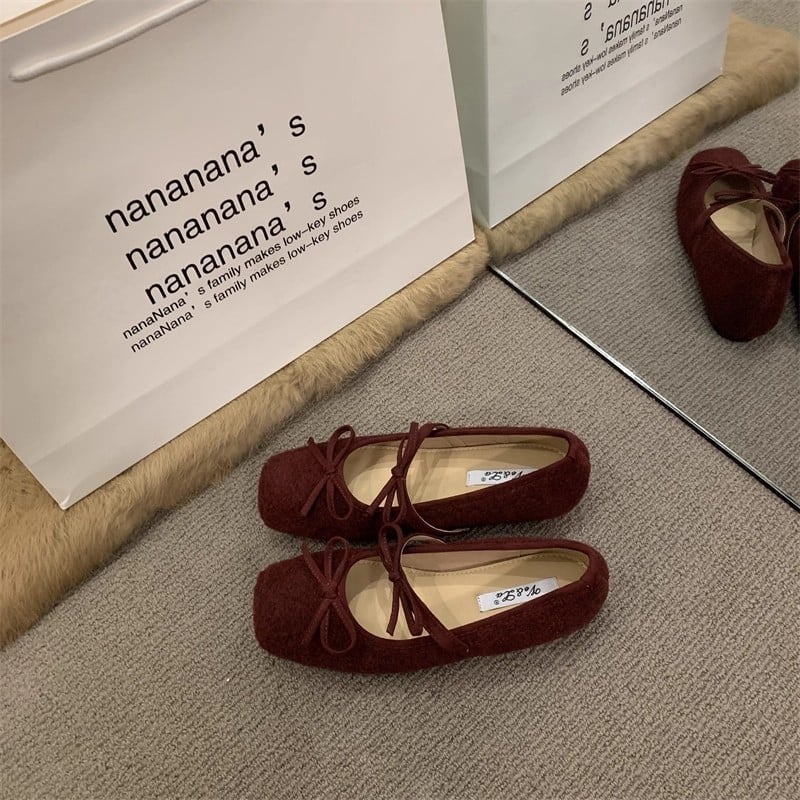 Női Mary Jane cipő velúr felsőrésszel, kerek orrú és alacsony sarkú