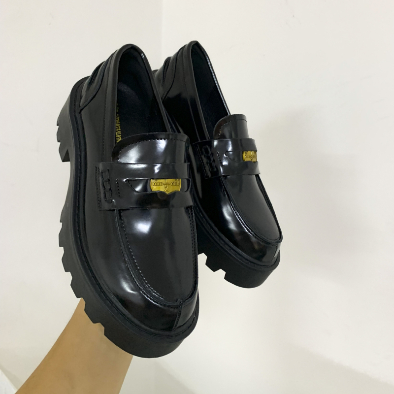 Női slip-on loaferek - kerek orr, vastag sarok, mikrofiber bőr felsőrész, gumitalp
