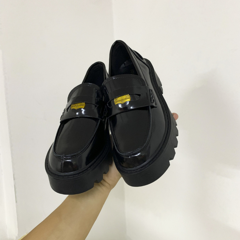 Női slip-on loaferek - kerek orr, vastag sarok, mikrofiber bőr felsőrész, gumitalp