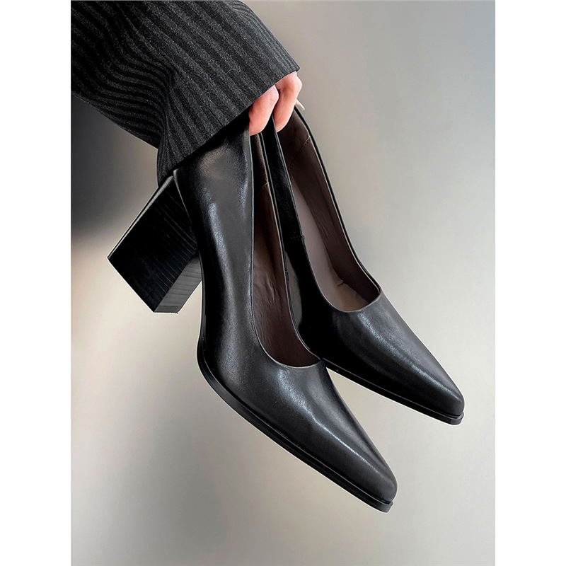 Pantofi dama slip-on cu vârf ascuțit, toc gros 6–8 cm, partea superioară din Super Fiber, căptușire PU, stil retro, primăvara 2025