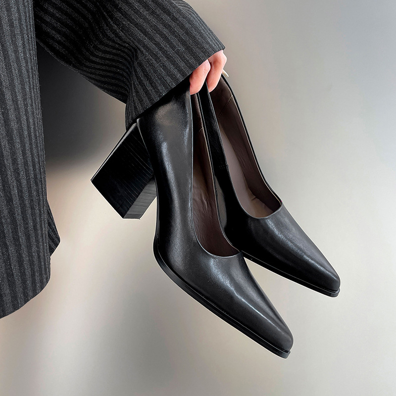 Pantofi dama slip-on cu vârf ascuțit, toc gros 6–8 cm, partea superioară din Super Fiber, căptușire PU, stil retro, primăvara 2025