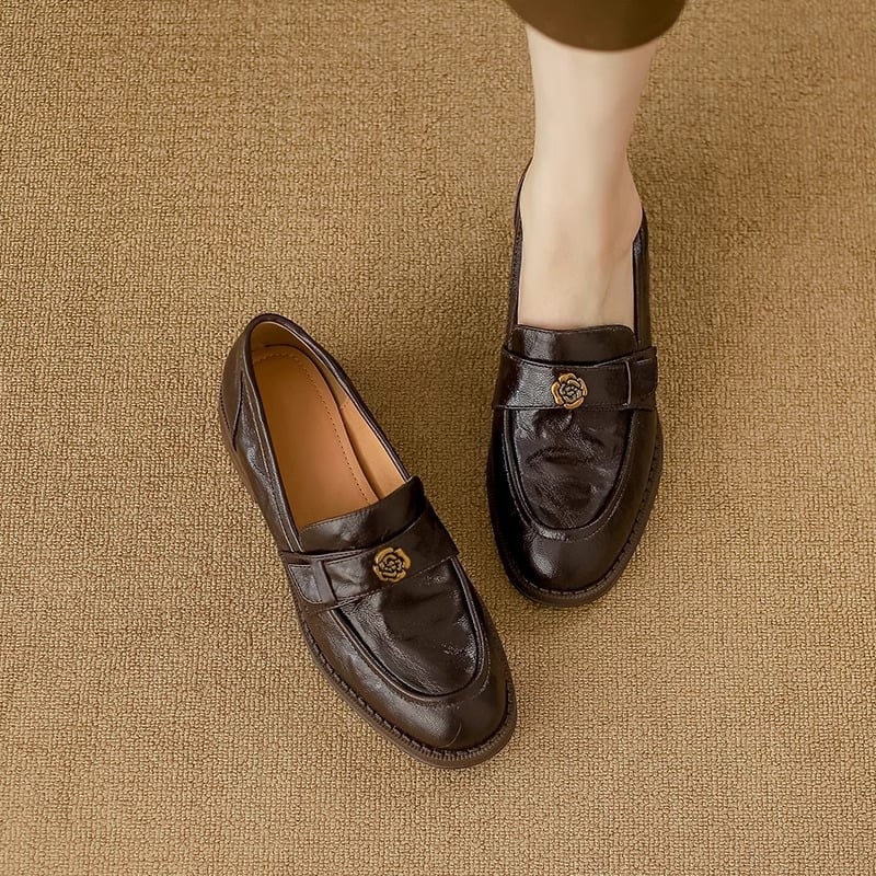 Loaferok marhabőrből készült felsőrésszel, belső talp természetes bőrrel, gumitalp, 3-5 cm középmagas sarok