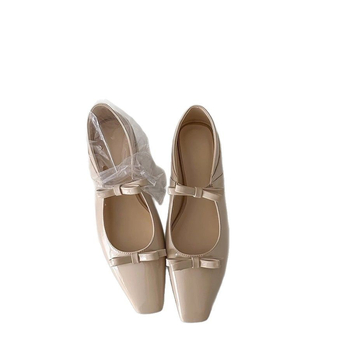 Pantofi Mary Jane – vârf pătrat, cataramă, toc mediu 3–6 cm, căptușeală din blană de oaie, talpă din cauciuc