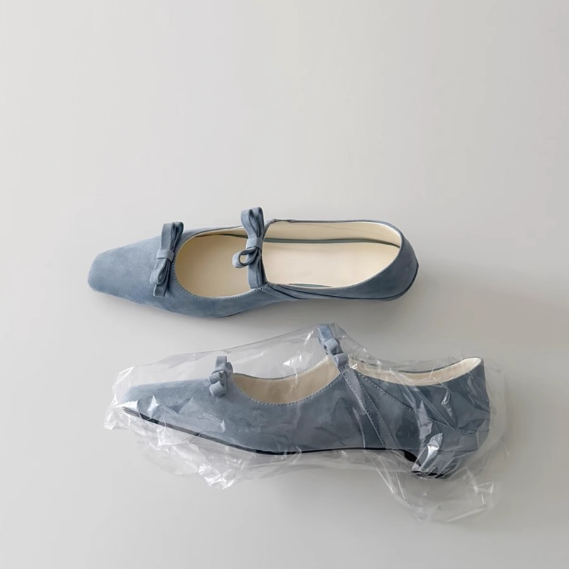 Pantofi Mary Jane – vârf pătrat, cataramă, toc mediu 3–6 cm, căptușeală din blană de oaie, talpă din cauciuc