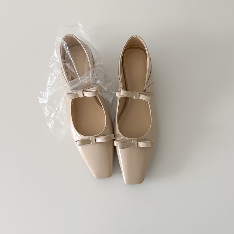 Pantofi Mary Jane – vârf pătrat, cataramă, toc mediu 3–6 cm, căptușeală din blană de oaie, talpă din cauciuc