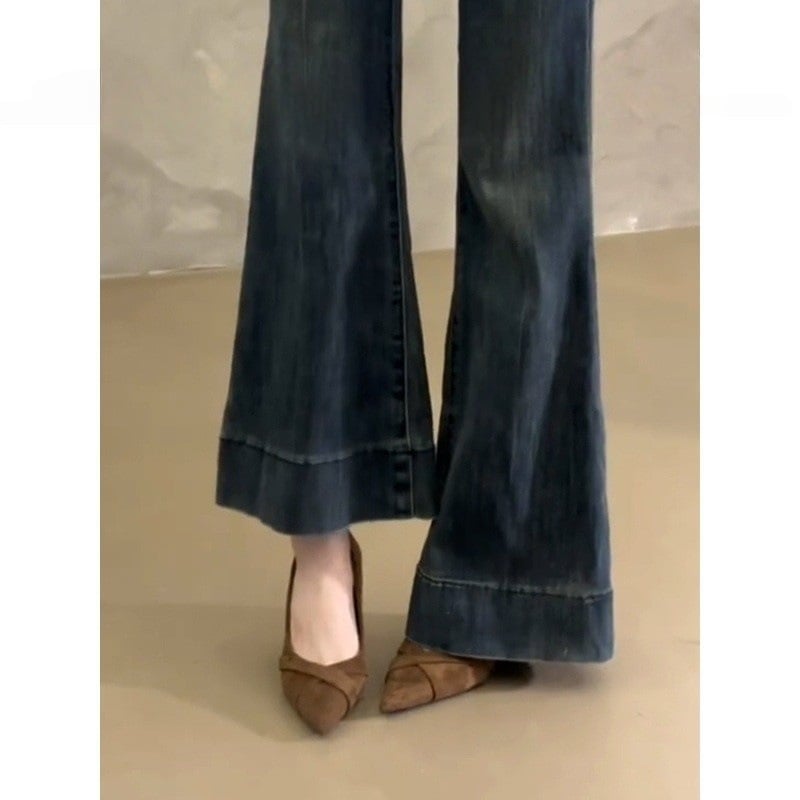 Magas sarkú cipő, hegyes orr, velúr felsőrész, vékony sarok 6–8 cm, gumitalp
