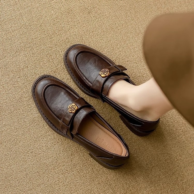 Mocasini dama din piele de miel, talpă moale lucrată manual, vârf pătrat, toc mic 1–3 cm, talpă din cauciuc