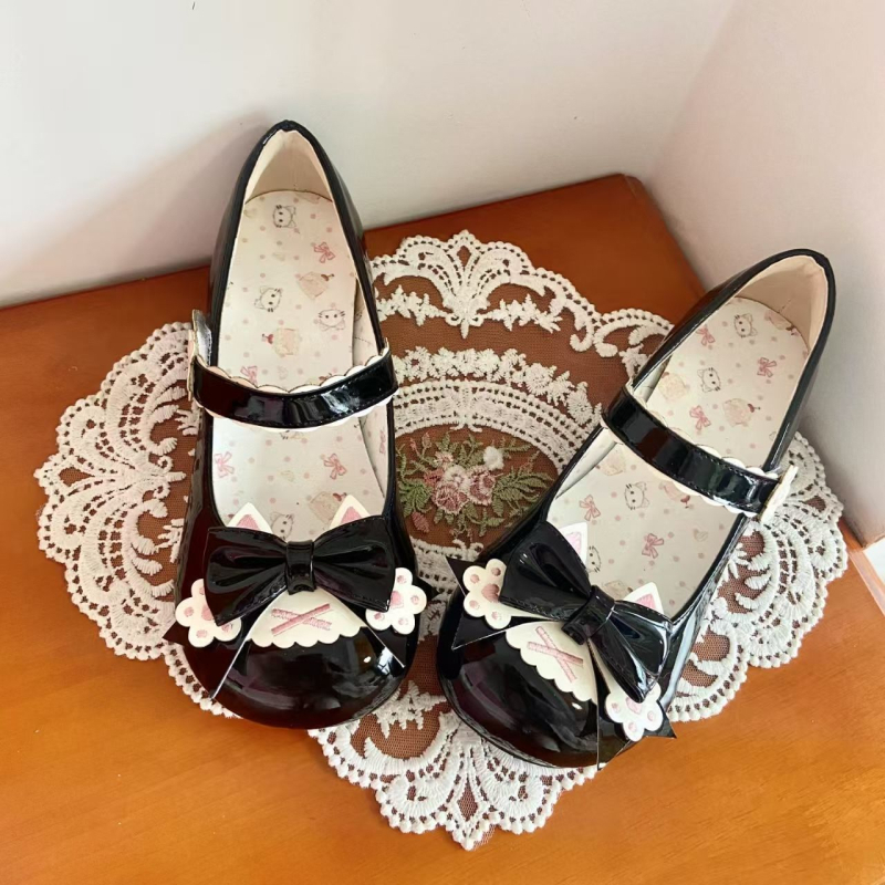 Pantofi femei Lolita, cu laba de pisică și fundă, vârf rotund, PU partea superioară, toc mic 1–3 cm, închidere cu cataramă, talpă din cauciuc