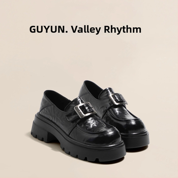 Moterų platforminiai loaferiai – Britų stiliaus, viršus iš mikropluošto, apvalus pirštas, storesnis kulnas 3–5 cm