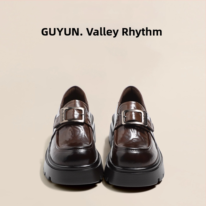 Moterų platforminiai loaferiai – Britų stiliaus, viršus iš mikropluošto, apvalus pirštas, storesnis kulnas 3–5 cm