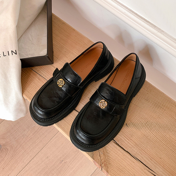 Loafers, vintage-stílus, felső rész tehénbőr, vastag sarok, gumitalp