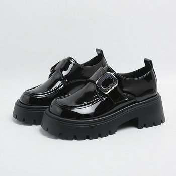 Moteriški loaferiai britiško stilių su sagtimi, be raištelių, PU viršus, apvali nosis, vidutinio aukščio kulnas 3-5 cm, guminė padas