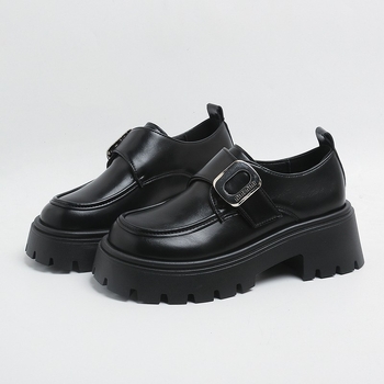 Moteriški loaferiai britiško stilių su sagtimi, be raištelių, PU viršus, apvali nosis, vidutinio aukščio kulnas 3-5 cm, guminė padas