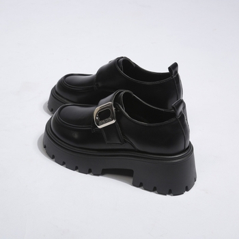 Moteriški loaferiai britiško stilių su sagtimi, be raištelių, PU viršus, apvali nosis, vidutinio aukščio kulnas 3-5 cm, guminė padas