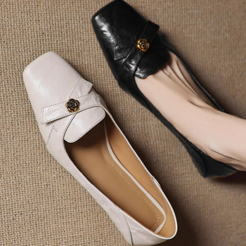 Női slip-on cipő marhabőrből, négyszögletes orr, alacsony sarkú 1-3 cm, gumírozott talp