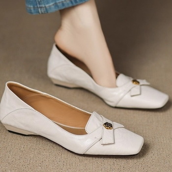 Női slip-on cipő marhabőrből, négyszögletes orr, alacsony sarkú 1-3 cm, gumírozott talp