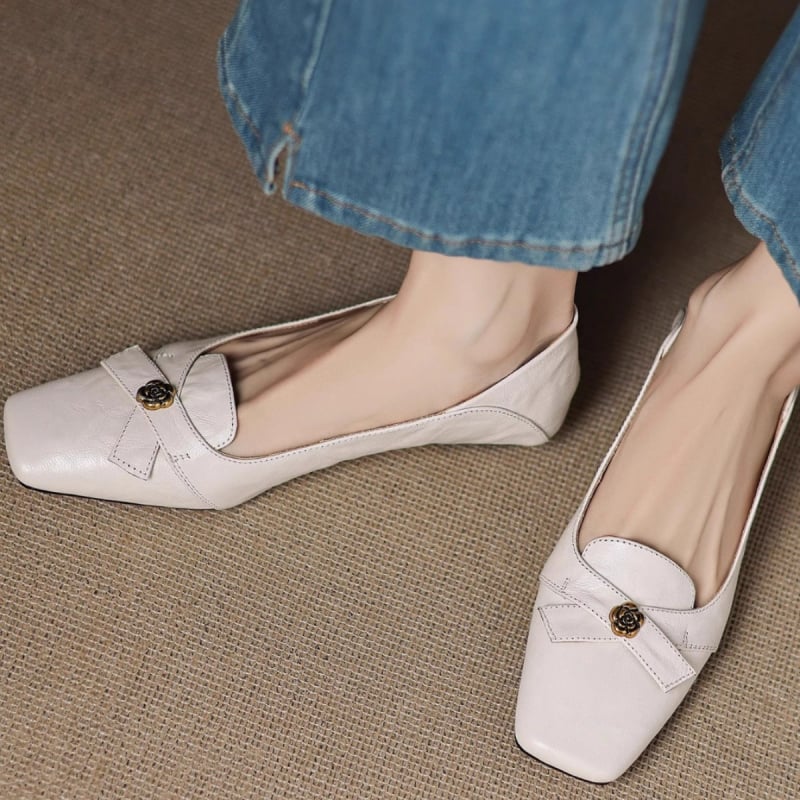 Női slip-on cipő marhabőrből, négyszögletes orr, alacsony sarkú 1-3 cm, gumírozott talp