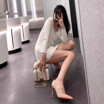 Pantofi cu toc înalt, vârf ascuțit, partea superioară din microfibră, toc de 6–8 cm, talpă din cauciuc