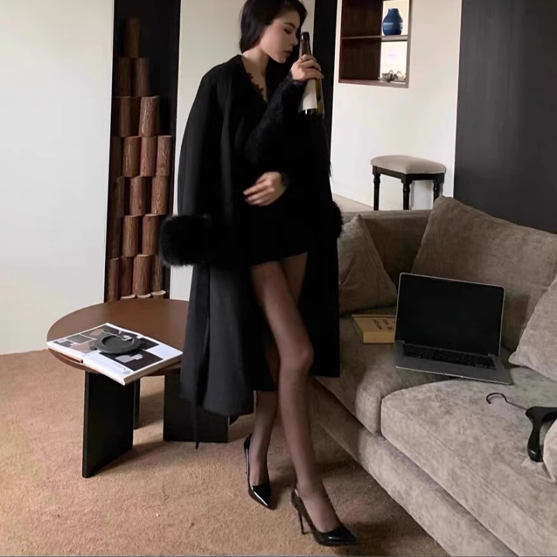 Pantofi cu toc înalt, vârf ascuțit, partea superioară din microfibră, toc de 6–8 cm, talpă din cauciuc