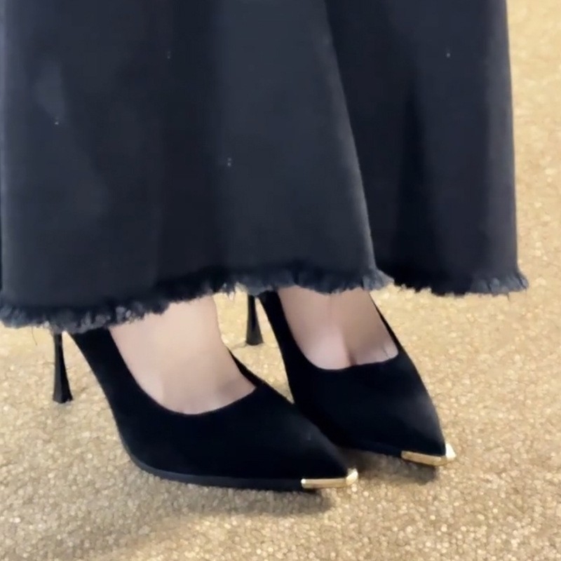 Ženske cipele na visoku petu od velura, uskim nosom, 6-8 cm visina pete, gumeni potplat