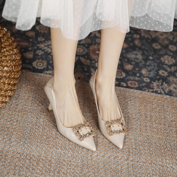 Pantofi cu toc înalt pentru femei, vârf ascuțit, toc subțire, înălțime toc 6–8 cm, material superior: super fiber, căptușeală PU