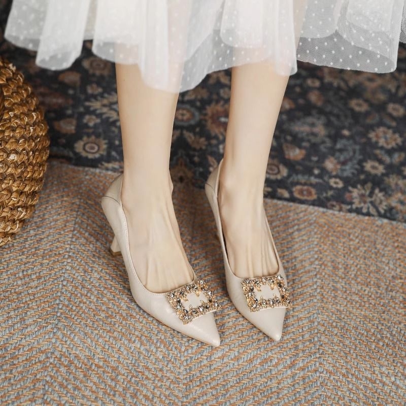 Pantofi cu toc înalt pentru femei, vârf ascuțit, toc subțire, înălțime toc 6–8 cm, material superior: super fiber, căptușeală PU