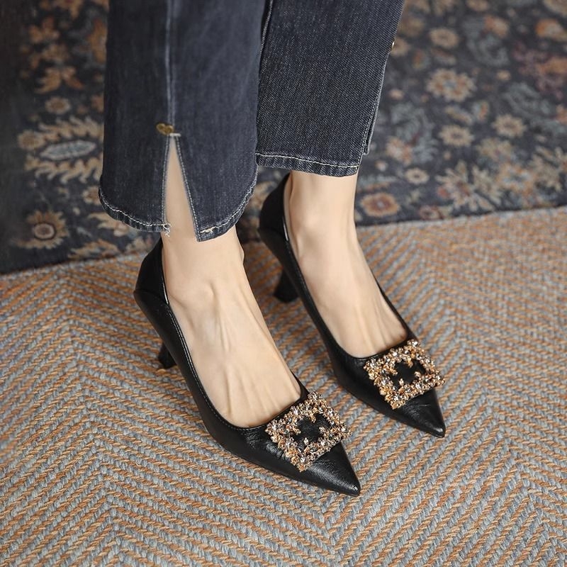 Pantofi cu toc înalt pentru femei, vârf ascuțit, toc subțire, înălțime toc 6–8 cm, material superior: super fiber, căptușeală PU