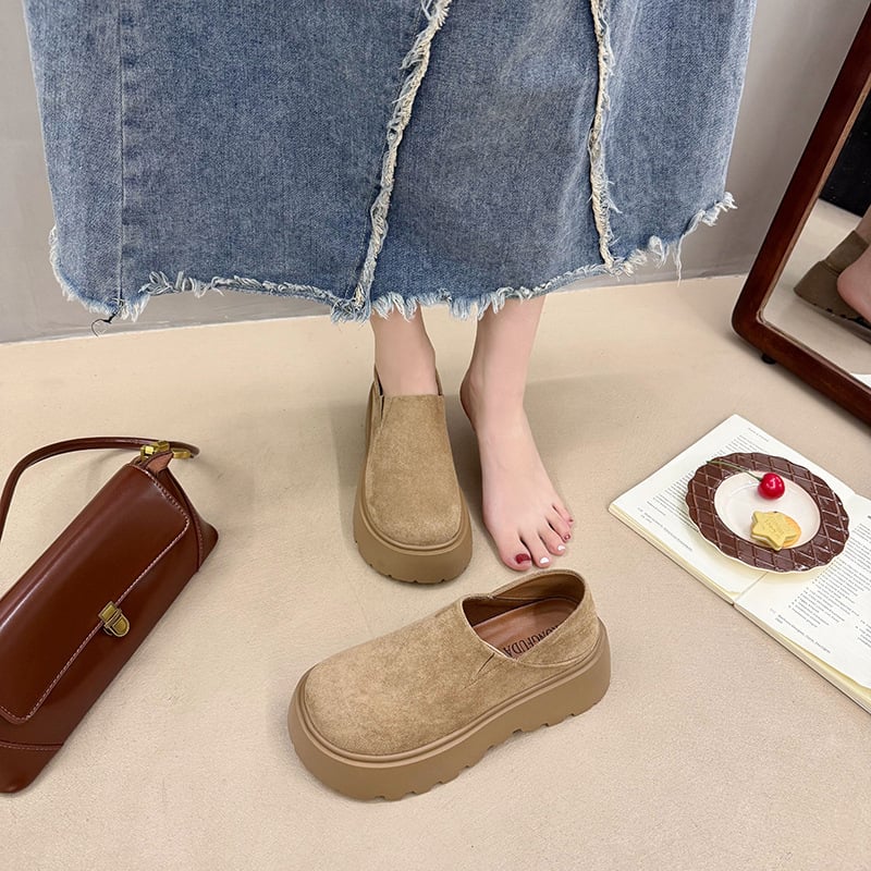 Kojų aukštinimo loaferiai su stora guma padas, velvet viršus, apvali nosis, vidutinio aukščio kulnas 3–5 cm