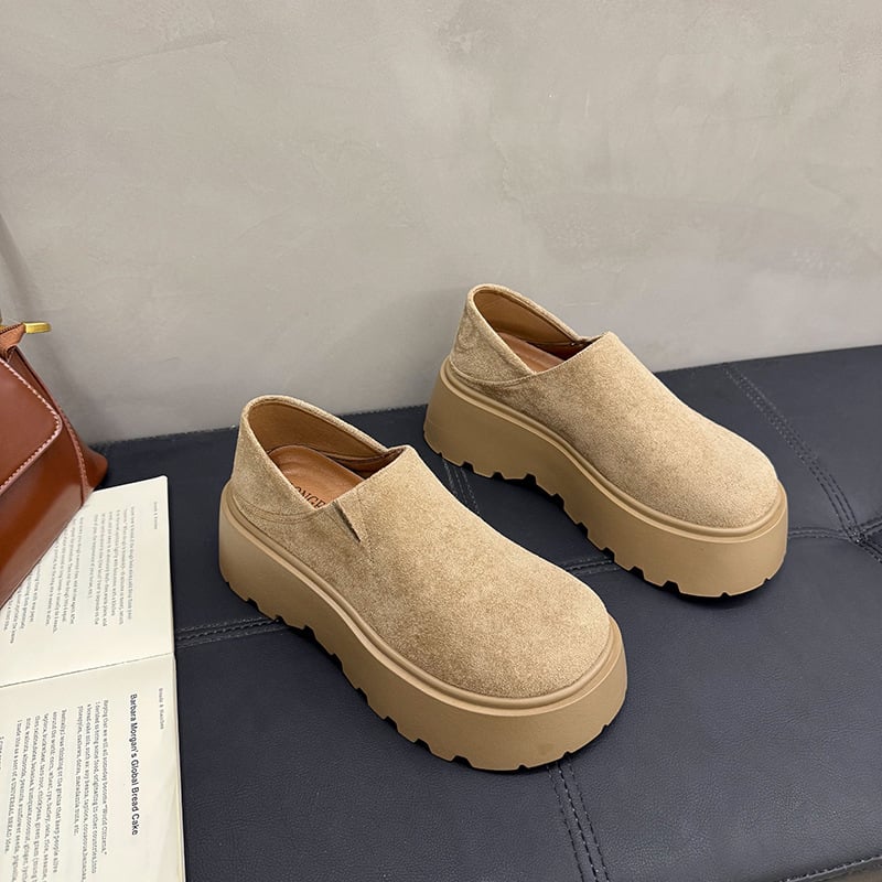 Kojų aukštinimo loaferiai su stora guma padas, velvet viršus, apvali nosis, vidutinio aukščio kulnas 3–5 cm