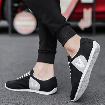 Vīriešu auduma sporta kurpes Korejas stilā, elpojošas, virsma no vairāku materiālu, gumijas zole, šņorēšana