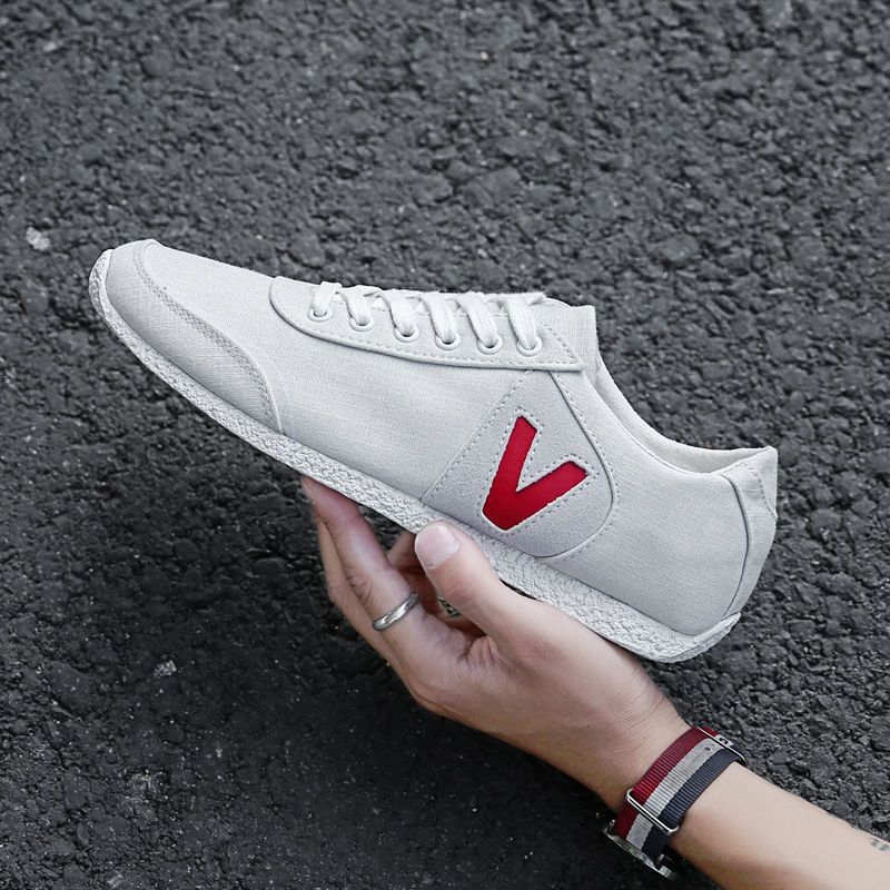 Vīriešu auduma sporta kurpes Korejas stilā, elpojošas, virsma no vairāku materiālu, gumijas zole, šņorēšana