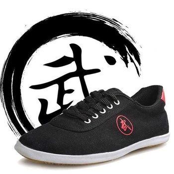 Cīņas apavi ar auduma augšdaļu un teļa cīpslas zoli – pretslīdēšanas, vieglas un elpojošas, priekšējā aizdare