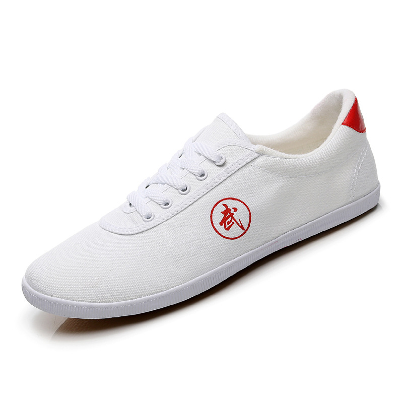 Cīņas apavi ar auduma augšdaļu un teļa cīpslas zoli – pretslīdēšanas, vieglas un elpojošas, priekšējā aizdare