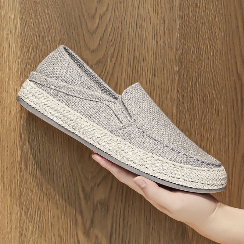 Vīriešu kanvas kurpes vasarai – elpojošas, vieglas, izturīgas pret nolietošanās (Augšējā daļa: audums; Zole: PVC; Iekšējais materiāls: režģis; Pirksta forma: apaļa; Papēža augstums: zems)