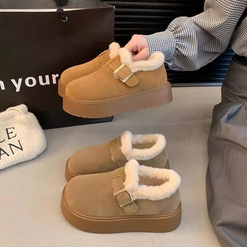 Ženske Birkenstock-stil klogs s debelim potplatom, podstavljene fleeceom, gornji dio od nubuka, gumena potplata, visina peta 3–5 cm, niska linija, zima 2025