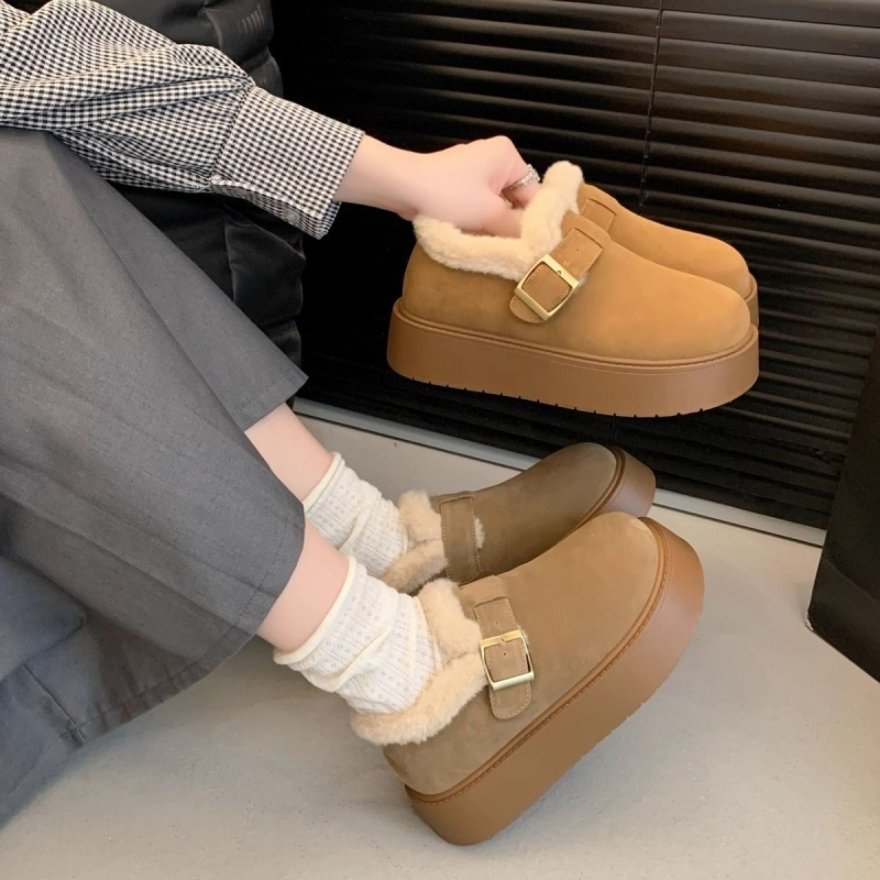 Ženske Birkenstock-stil klogs s debelim potplatom, podstavljene fleeceom, gornji dio od nubuka, gumena potplata, visina peta 3–5 cm, niska linija, zima 2025