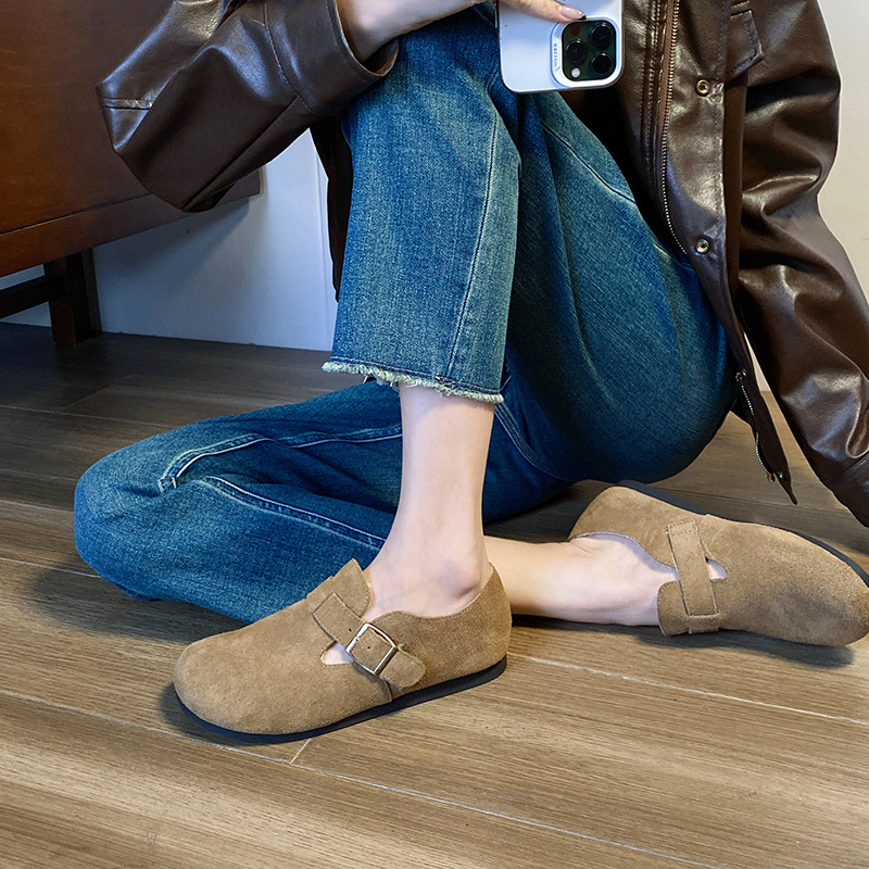 Ženske retro mokasice s povišenom visinom, gornji dio od teleće kože, niski potpetica, gumeni đon, kopčanje s kopčom