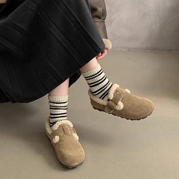 Γυναικείες loafers από σουέντ με μαλακή σόλα, πάτος από τεχνητή γούνα, κλείσιμο με αγκράφα, δερμάτινη επένδυση
