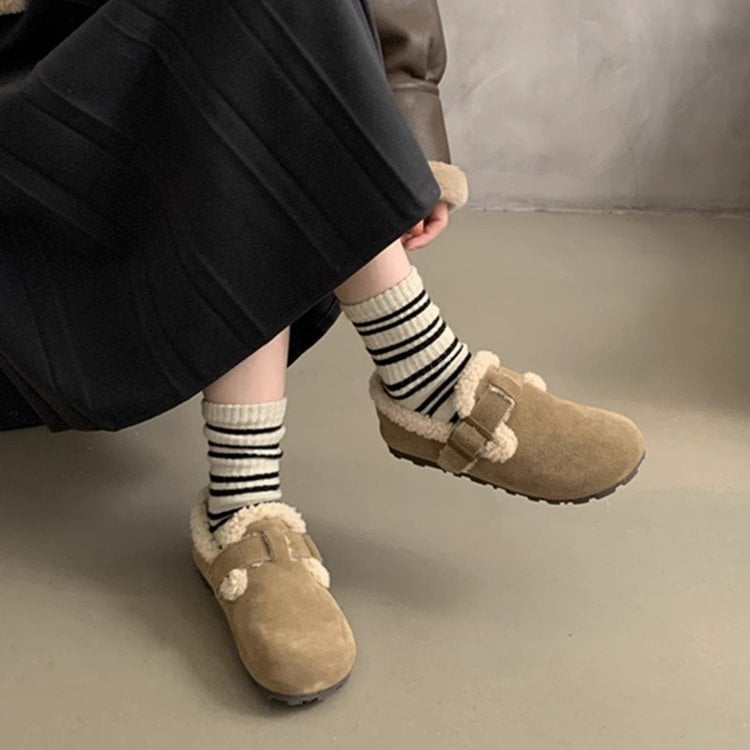Γυναικείες loafers από σουέντ με μαλακή σόλα, πάτος από τεχνητή γούνα, κλείσιμο με αγκράφα, δερμάτινη επένδυση