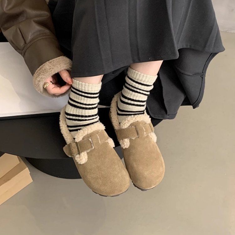 Γυναικείες loafers από σουέντ με μαλακή σόλα, πάτος από τεχνητή γούνα, κλείσιμο με αγκράφα, δερμάτινη επένδυση