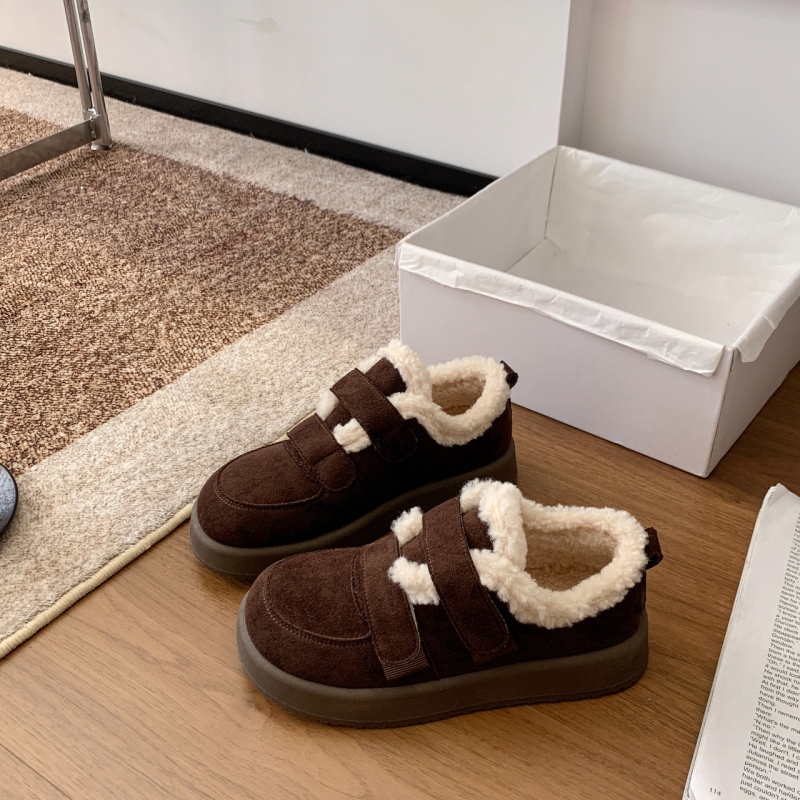 Ženske zimske cipele od velura s flek podlogom, Velcro zatvaranje, gumeni potplat, niski gornji dio, zaobljena nosnica
