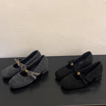 Moteriški Mary Jane bateliai su storiu kulnu ir kvadratine nosimi – zomšos viršus, dirbtiniais trumpais pūkais, žemas apdailos, guminė padas, žieminė šiluma