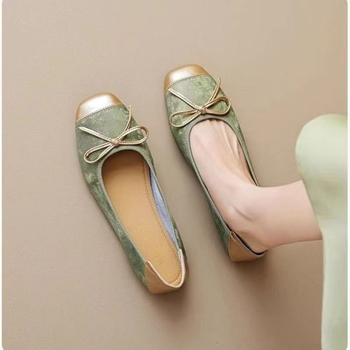Lap balerina satin felsőrésszel, négyszögletes orr, slip-on kialakítás, gumitalp, alacsony sarka 1–3 cm