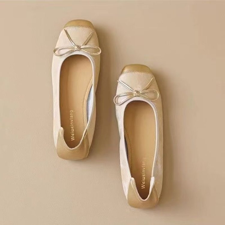 Lap balerina satin felsőrésszel, négyszögletes orr, slip-on kialakítás, gumitalp, alacsony sarka 1–3 cm