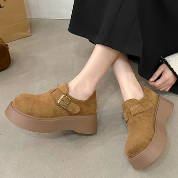 Platform loafers velúr felsőrésszel, kerek orr, alacsony felsőrész, slip-on, platformos talp